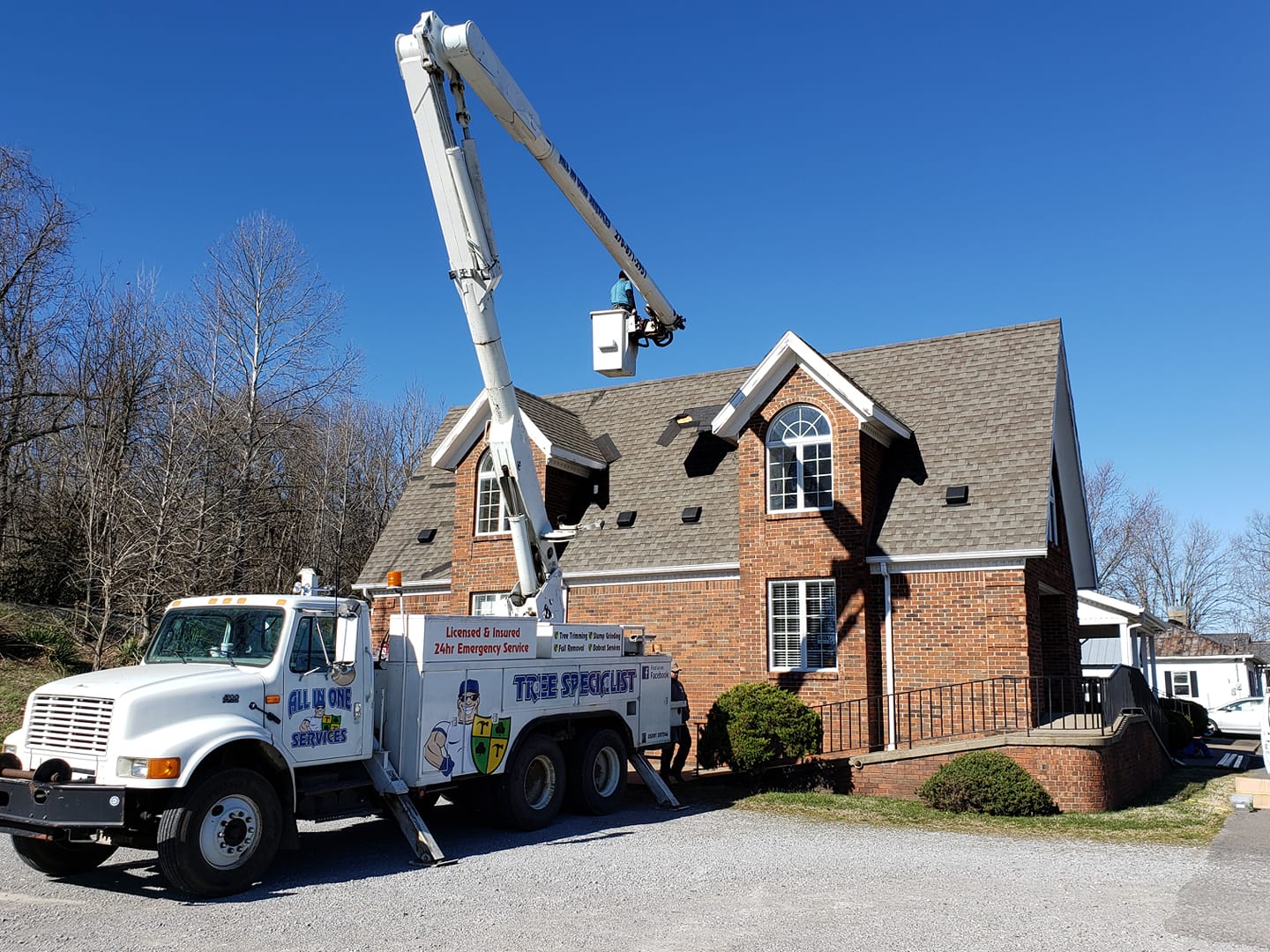 Service Truck Lifter | Greenville, KY | All In One Services LLC
