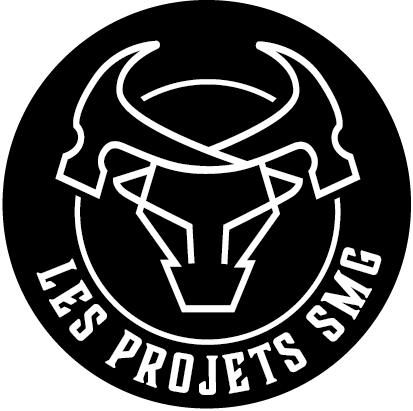 Logo des Projets SMG : une tête de taureau et des marteaux croisés dans un cercle noir.