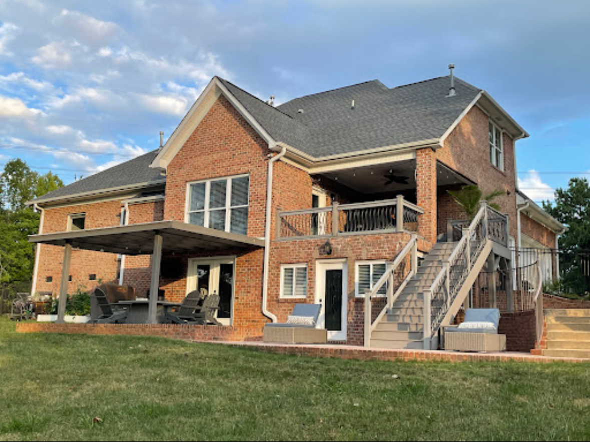 A close up of a roof with shingles on it