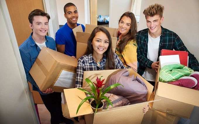 Students moving into their new apartment