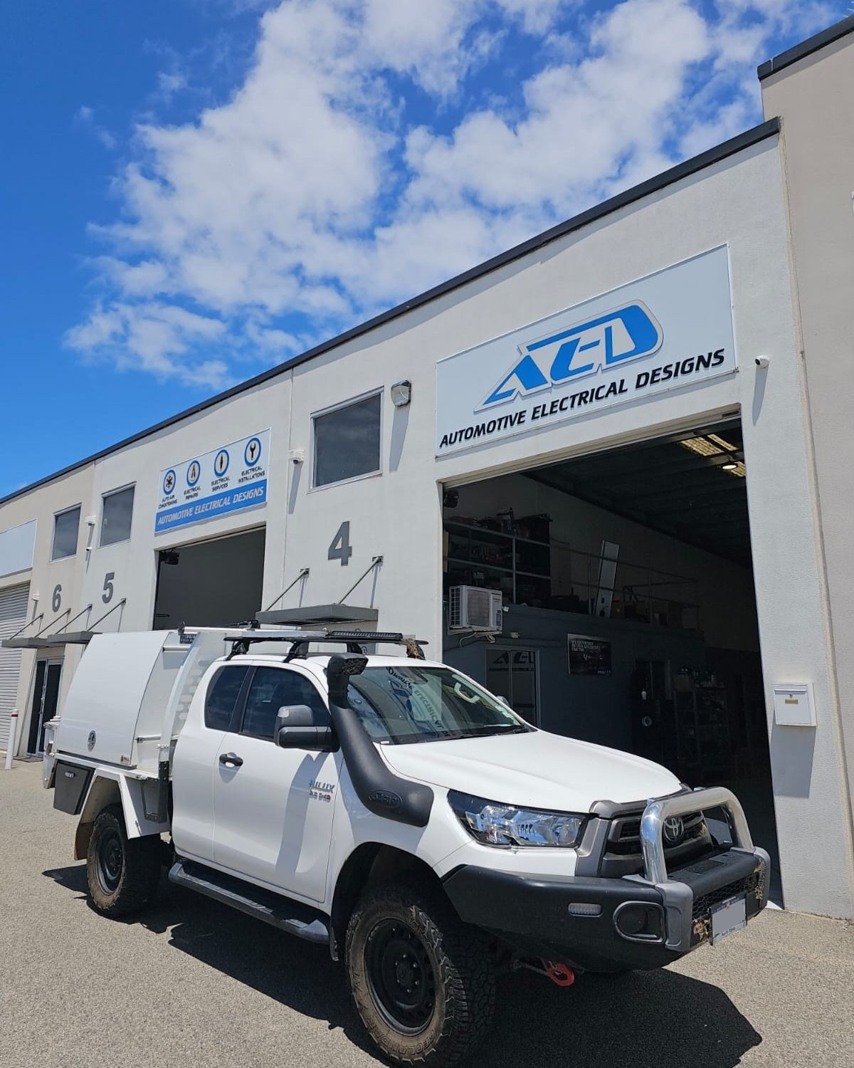 Toyota Hilux fitted with ARB Compressor For Tradie Ute Canopy