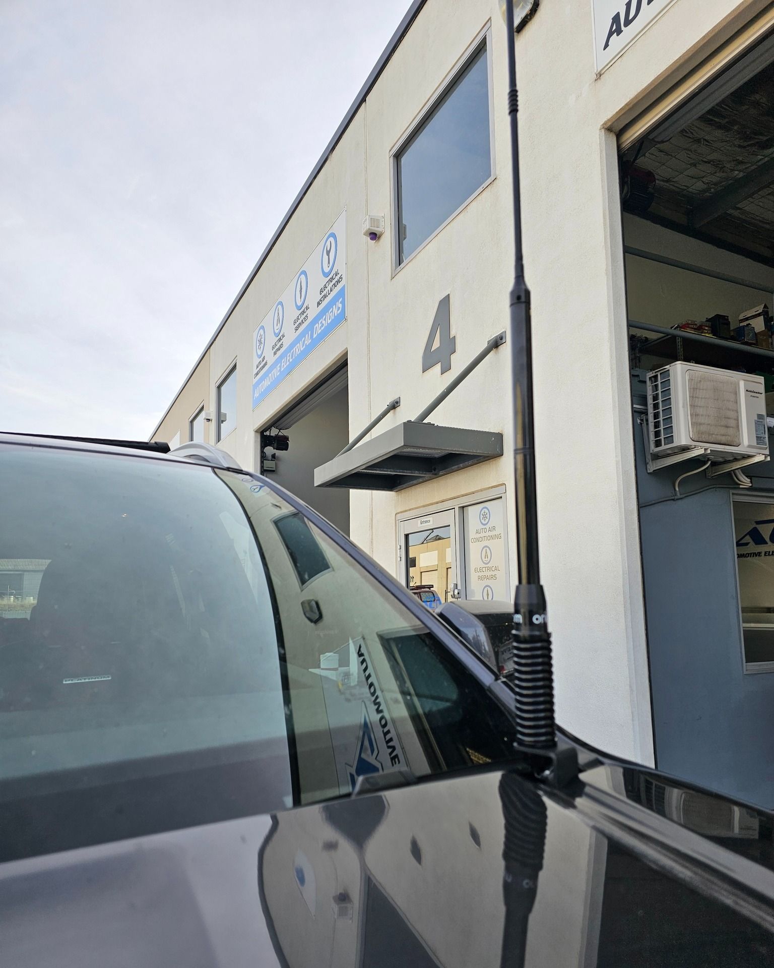 Bonnet hinge mount antenna - Automotive Electrical Designs