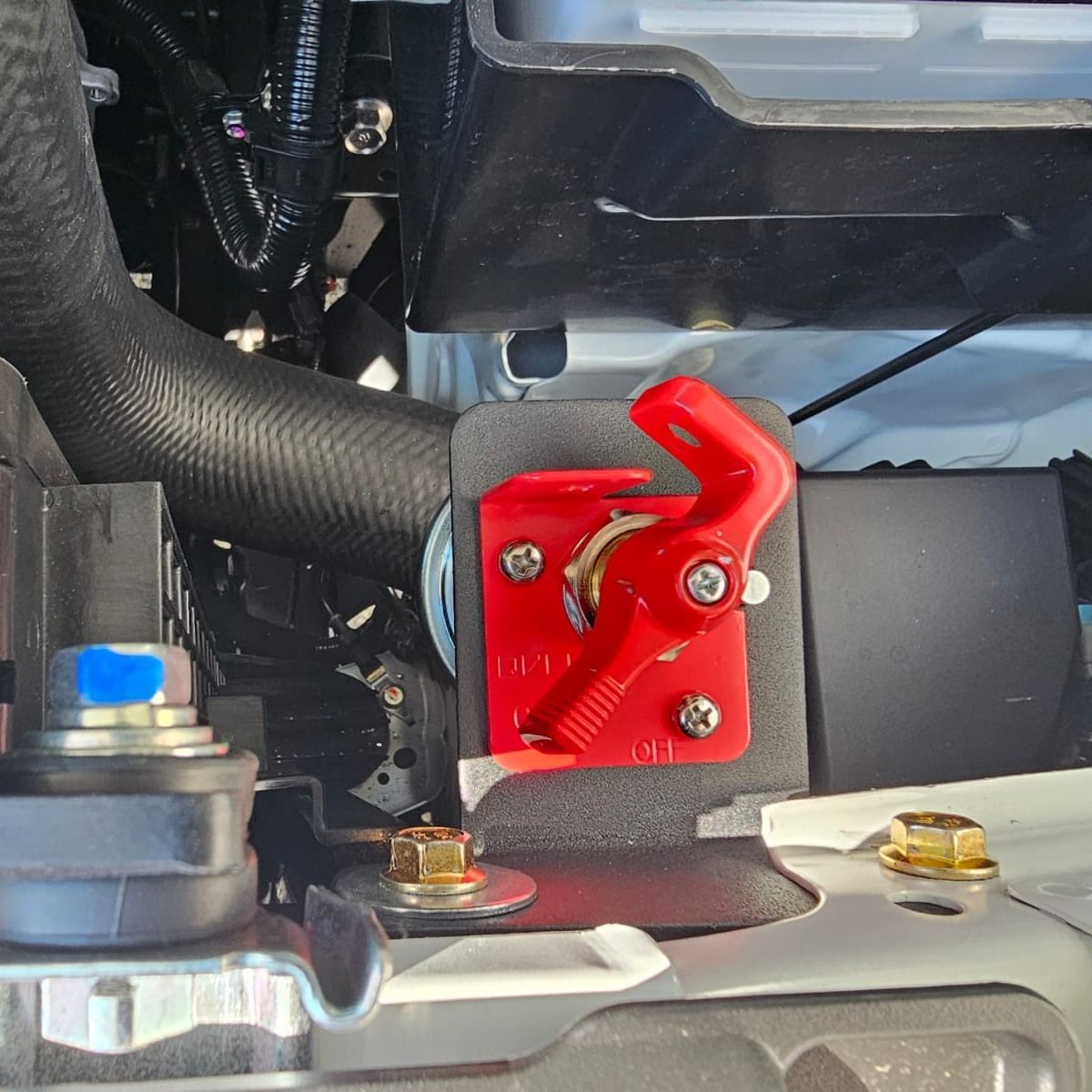 Mitsubishi Triton mine spec fit-out with battery isolator for harsh site conditions by Perth auto electrician