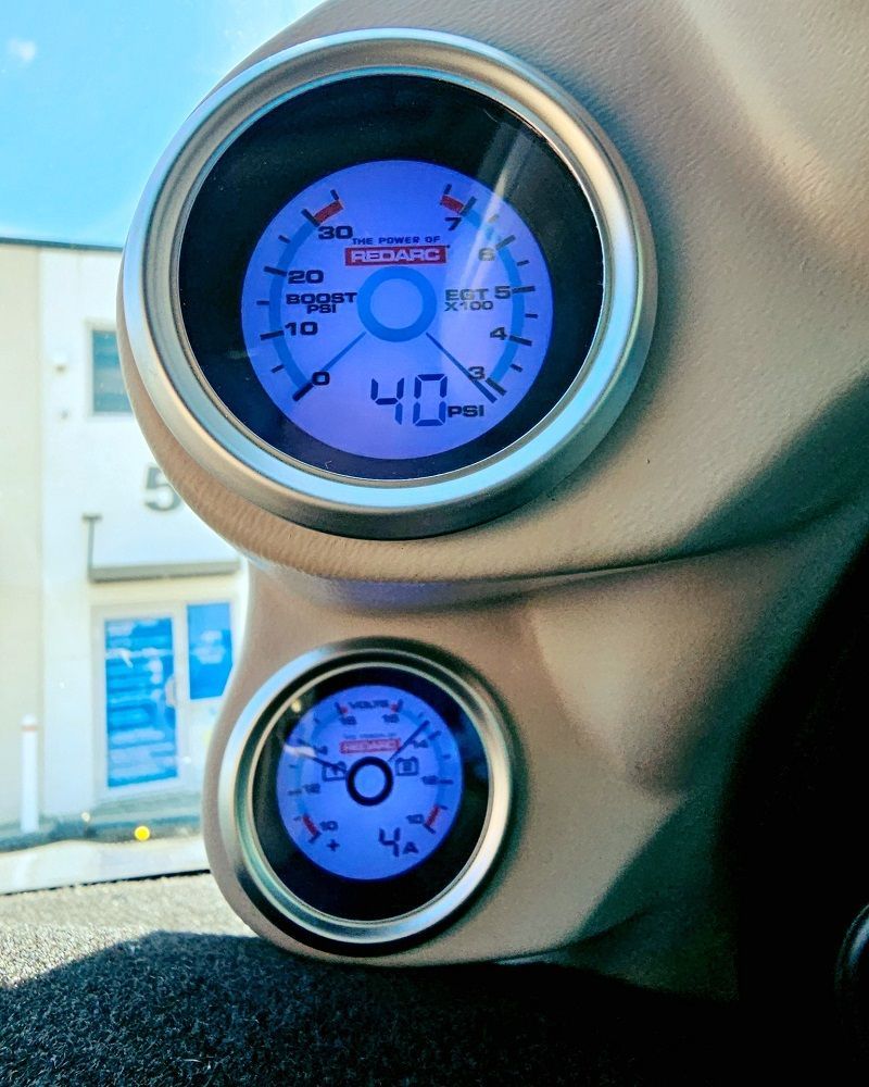 Monitor What Matters: Pillar Pod Gauges for Hilux