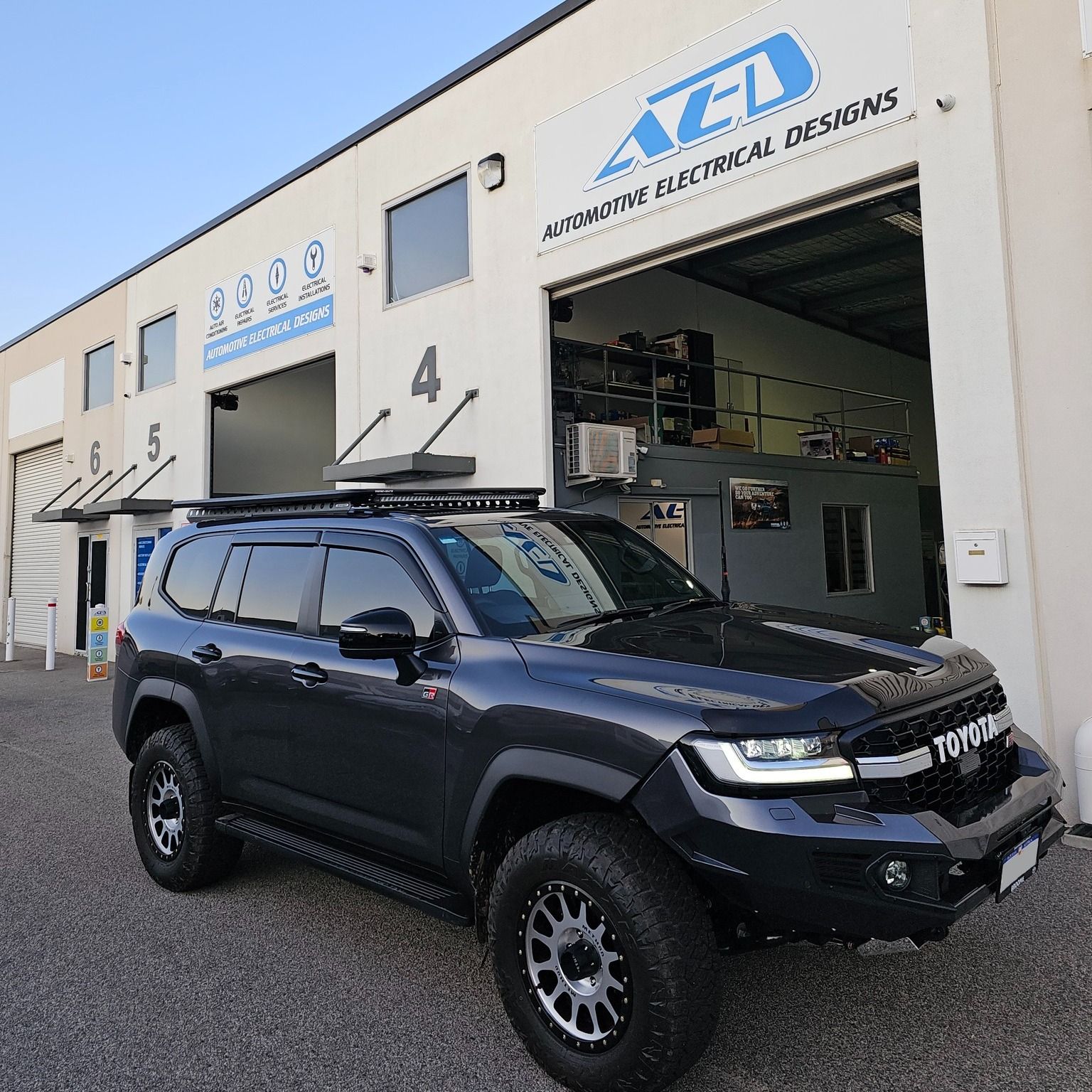 GME XRS UHF two-way radio, paired with a Toyota-specific bonnet antenna mounting bracket