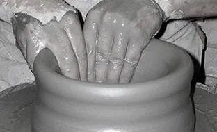 produzione artigianale di ceramiche