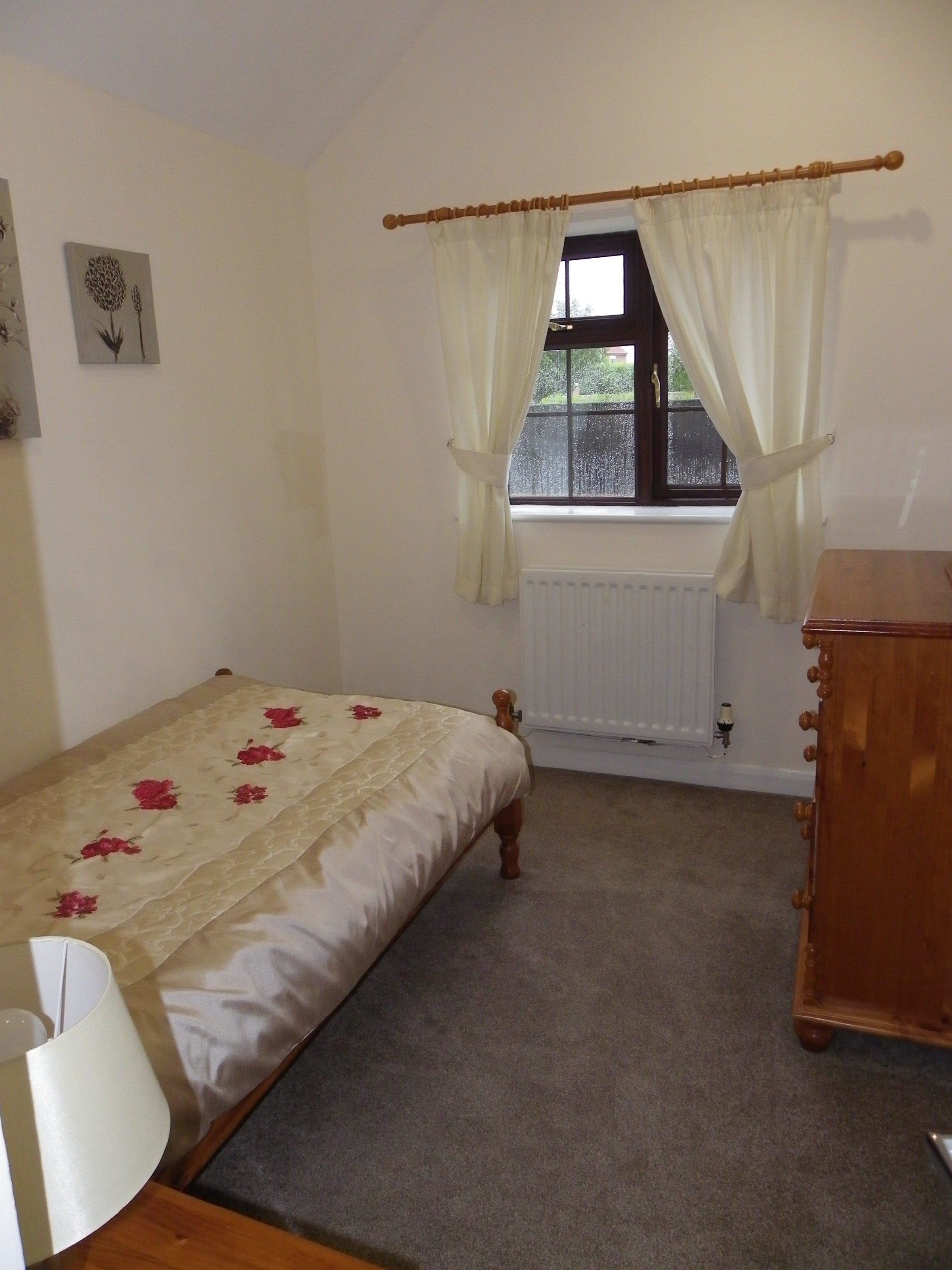 Single bedroom in Woodpecker holiday cottage.