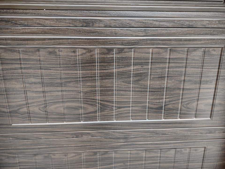 A close up of a piece of wood with a grid pattern.