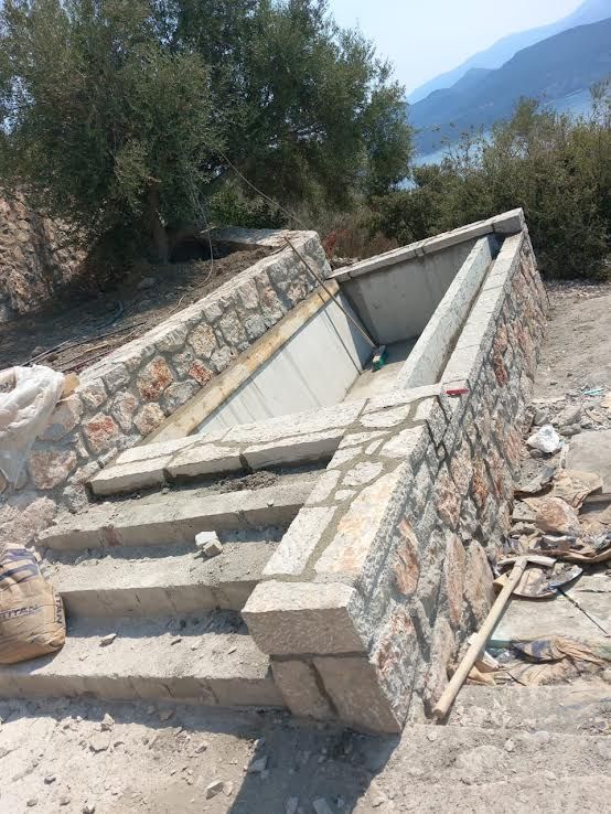 A stone wall with stairs leading up to it
