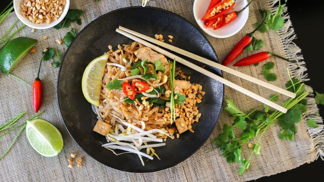 Recette Pad thaï au poulet, sauce tamarin et vin blanc