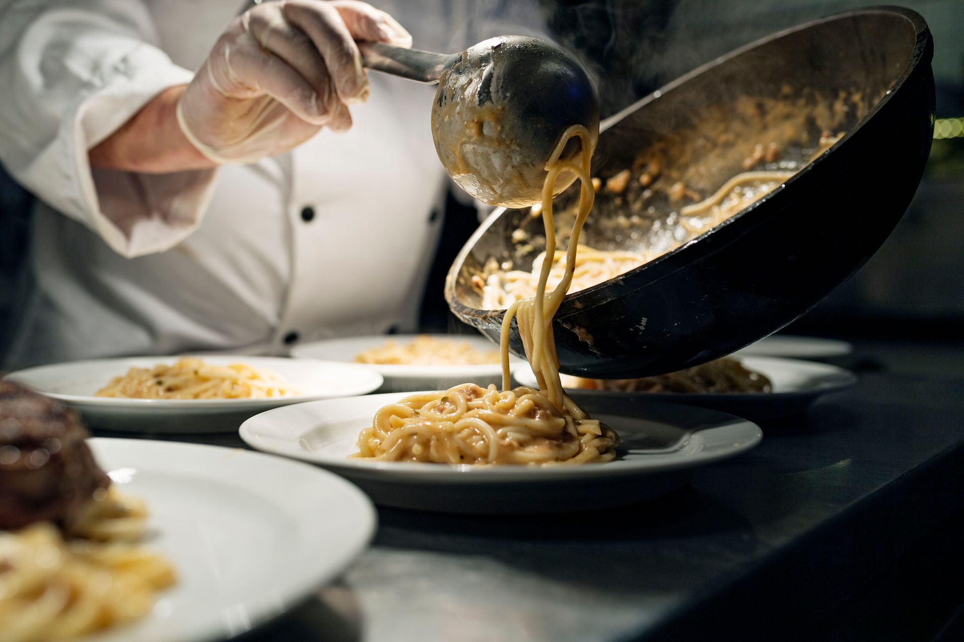 tagliatelle in fase di preparazione