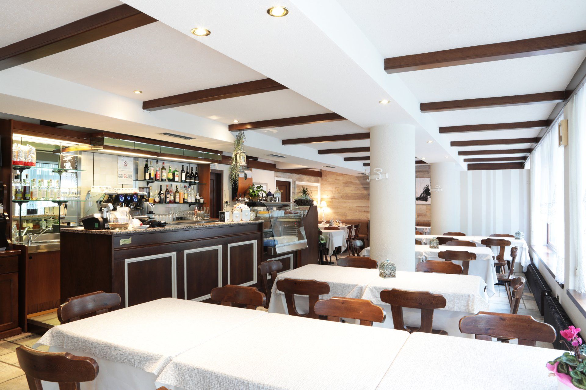 interni Ristorante Lago Rotondo Mezzana TN