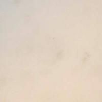 Et nærbillede af en hvid væg med en sløret baggrund.