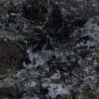 Et nærbillede af en sort og hvid granit bordplade.