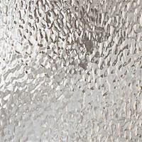 Et nærbillede af et stykke glas med en metallisk tekstur.