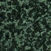 Et nærbillede af en grøn og sort granit tekstur.