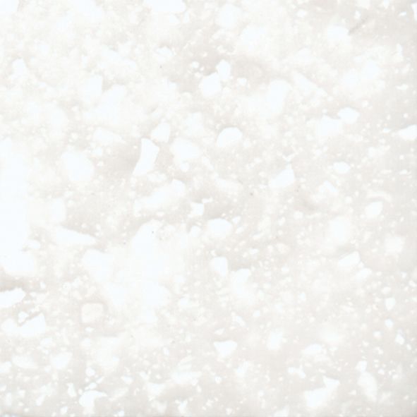 Et nærbillede af en bunke hvid sne på en hvid baggrund.