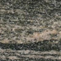 Et nærbillede af en granitbordplade med et stribet mønster.