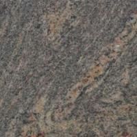 Et nærbillede af en granitbordplade med en grå og brun marmorstruktur.