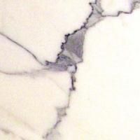 Et nærbillede af en hvid og lilla marmor tekstur.