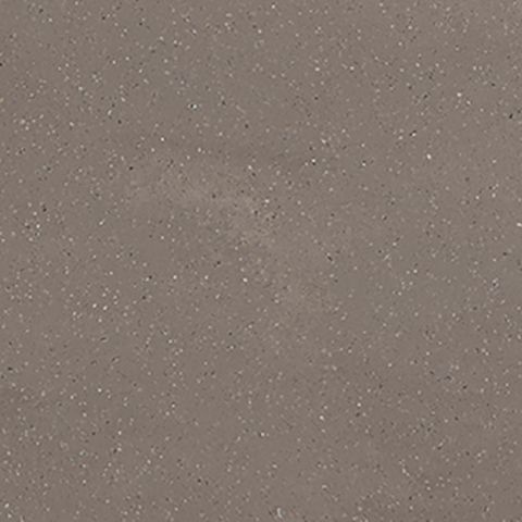 Et nærbillede af en brun flise med små prikker på.