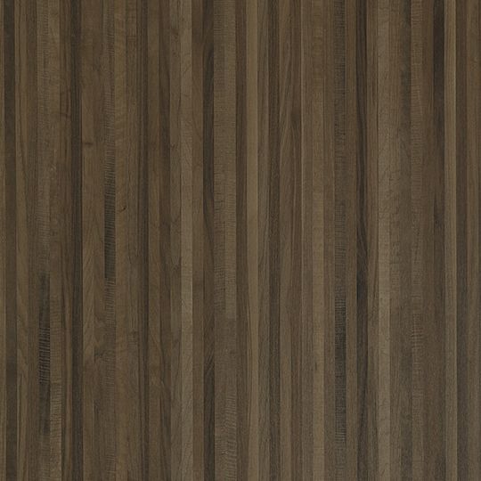 Et nærbillede af en træoverflade med et stribet mønster.