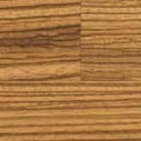 Et nærbillede af en træoverflade med et stribet mønster.