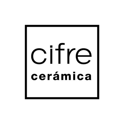 Un logo in bianco e nero per un'azienda chiamata cifre ceramica.