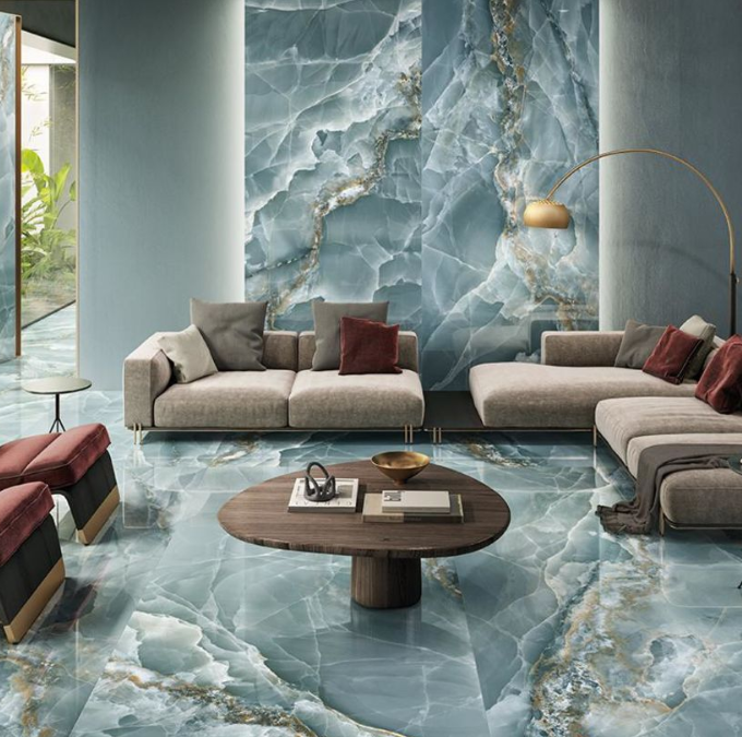 Ci sono molti tipi diversi di piastrelle in questa stanza.