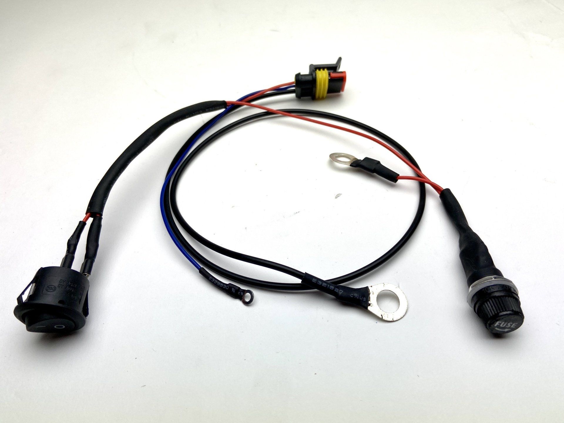 A close up of a wire with a connector on it