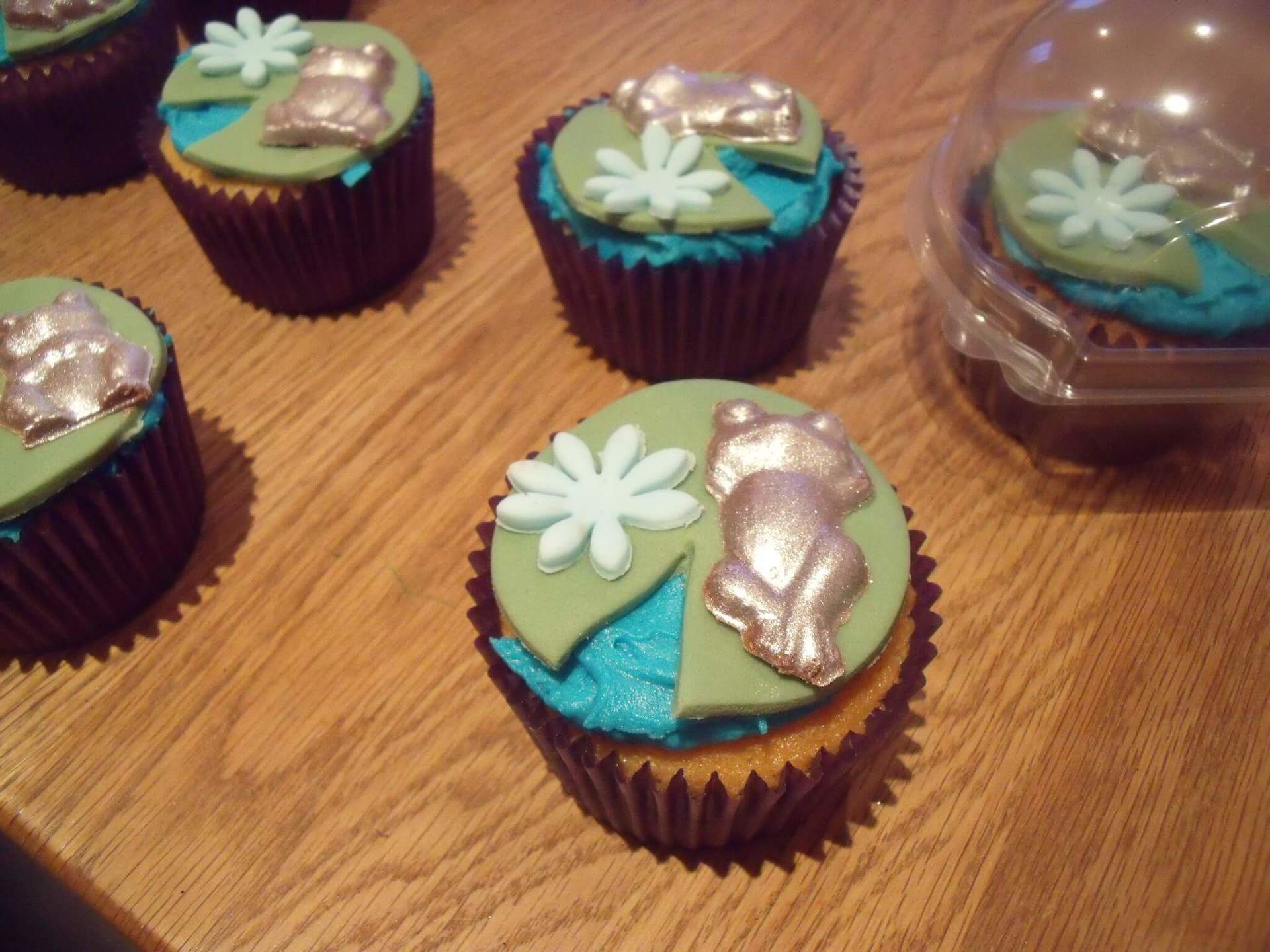 frogs cupcakes
