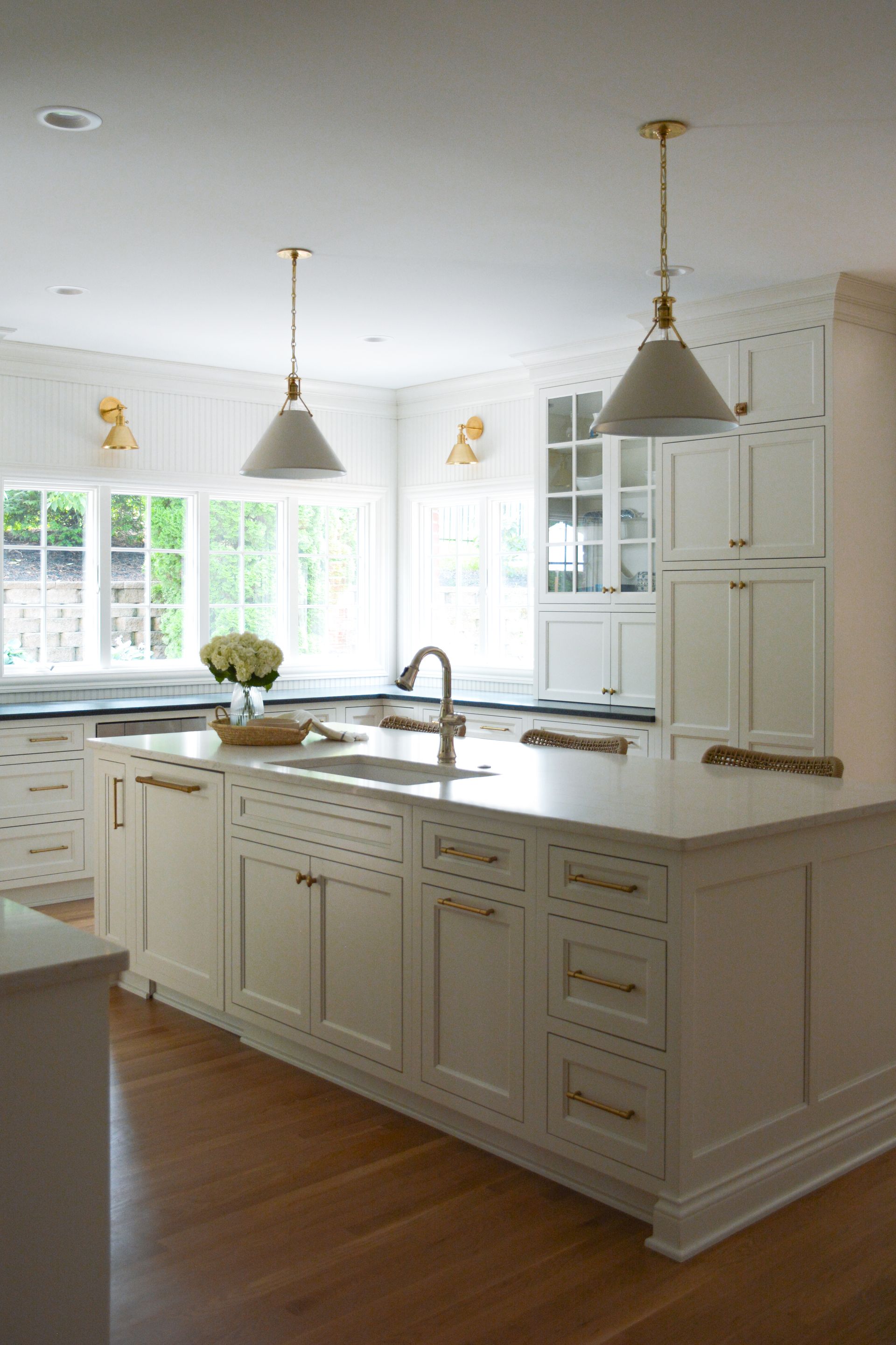 Open Shelving vs. Traditional Cabinets: Which is Best for Your Kitchen?