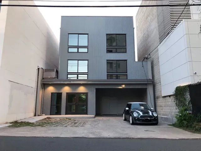 Company Office — Honolulu, HI — Pacific Gallery & Frames