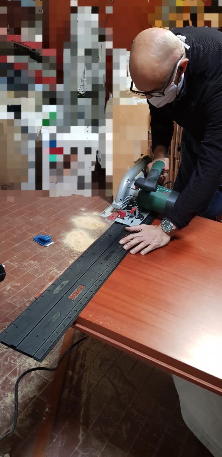 lavorazione di un falegname a domicilio a Milano