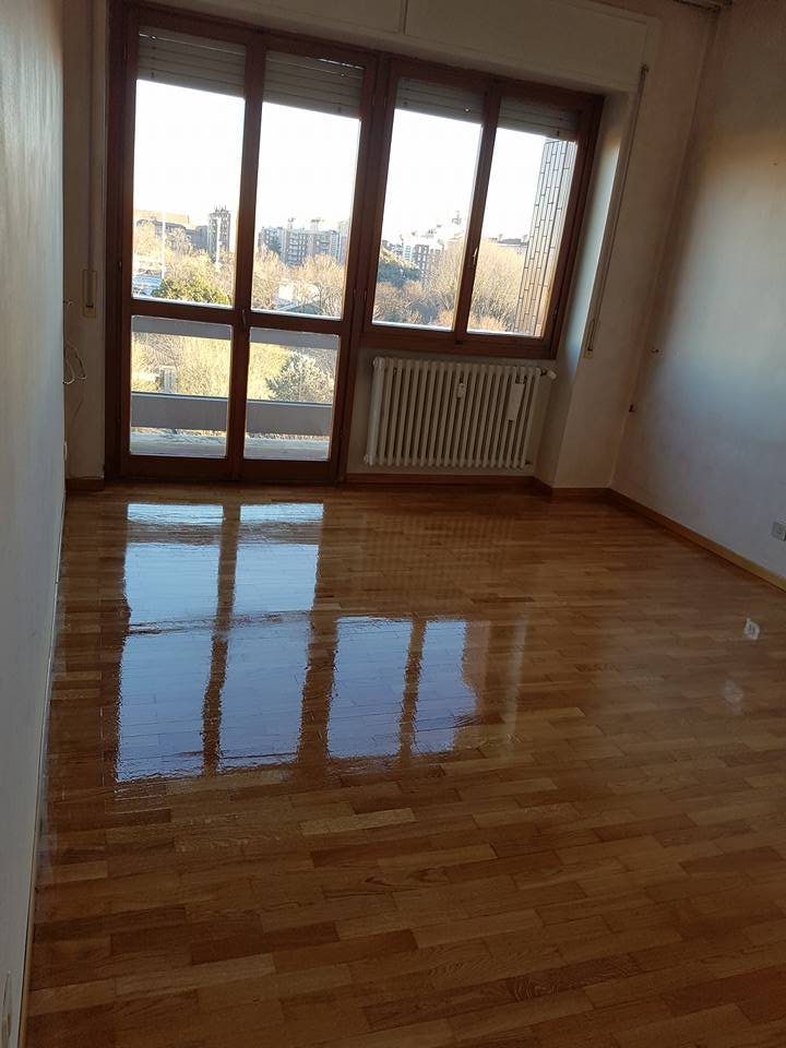 installazione parquet in salotto