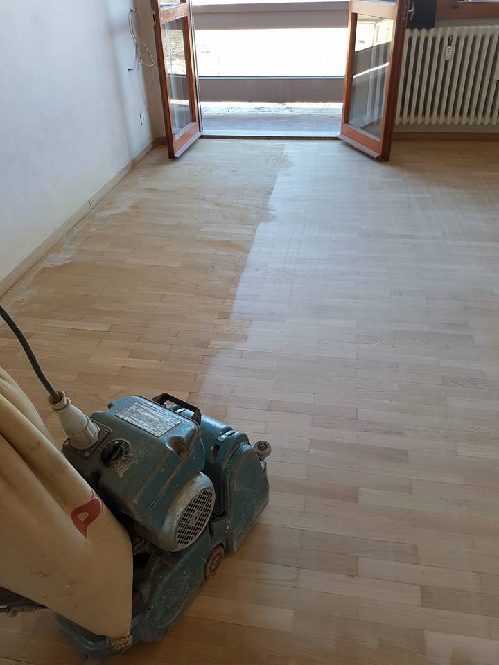 installazione parquet chiaro e scuro