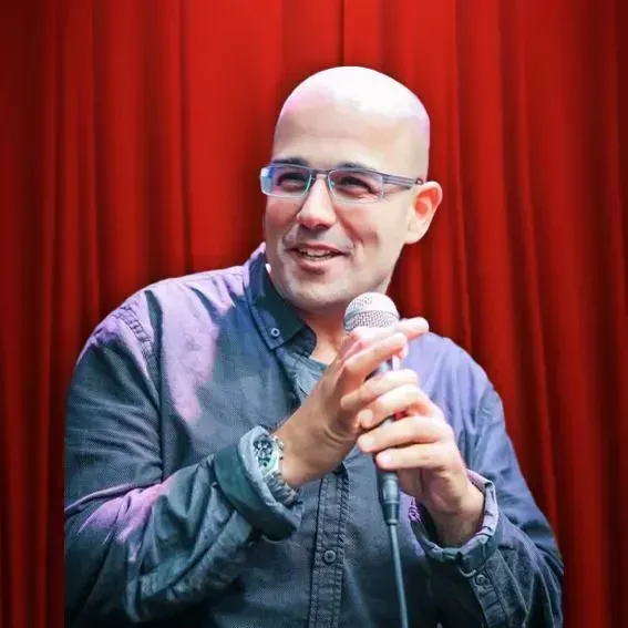 סטנדאפיסט קירח