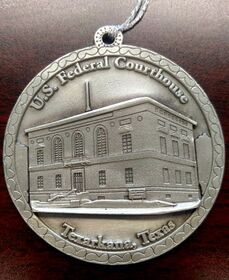 Medal depicting the U.S. Federal Courthouse in Texarkana, Texas.