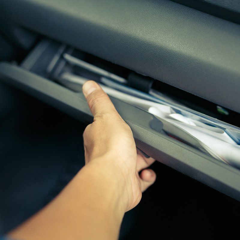 cruscotto con libretto di circolazione