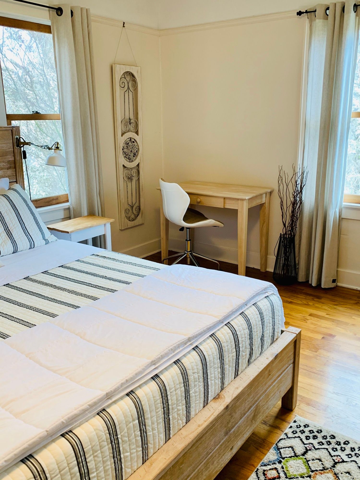 A bedroom with a bed , desk and chair.