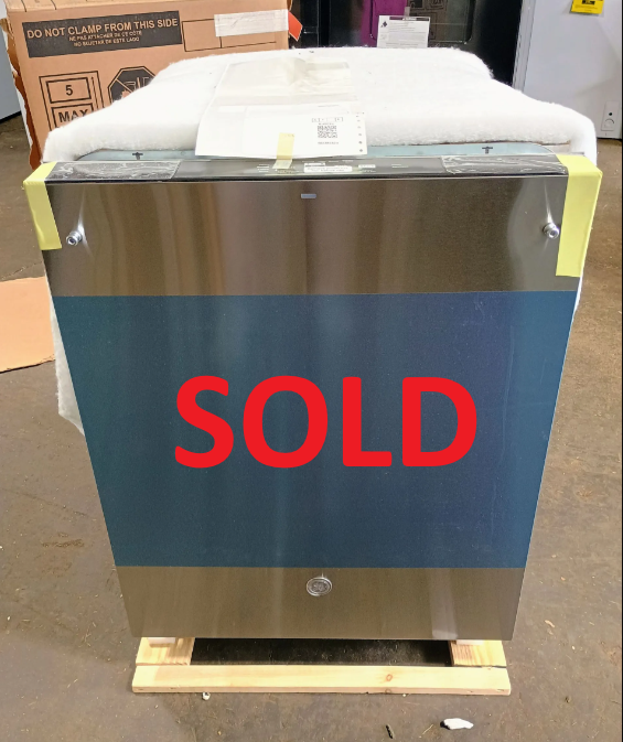 Stainless steel dishwasher on wooden pallet, wrapped in protective foam.