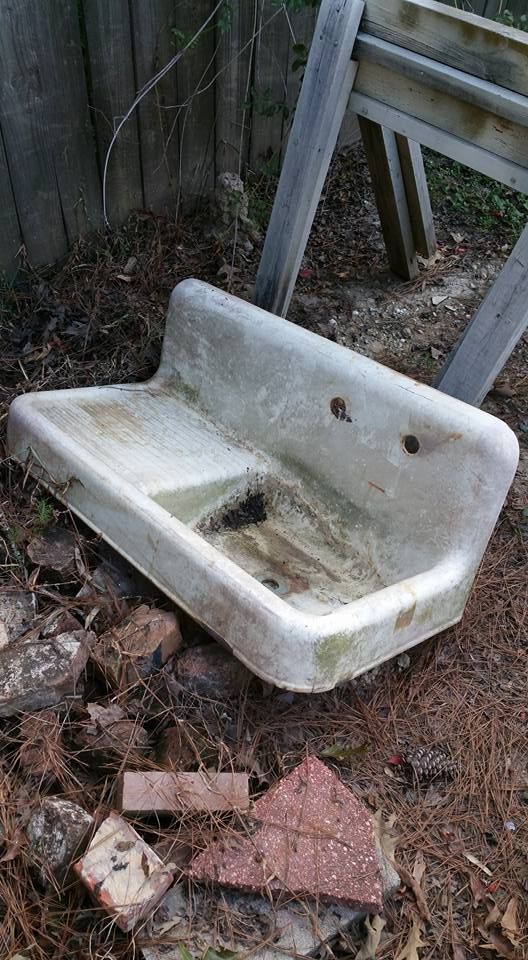 Before Bathtub Refinishing — Mandeville, LA — Premier Refinishing