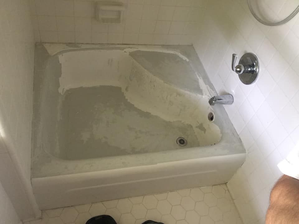 Before Fiberglass Tub — Mandeville, LA — Premier Refinishing