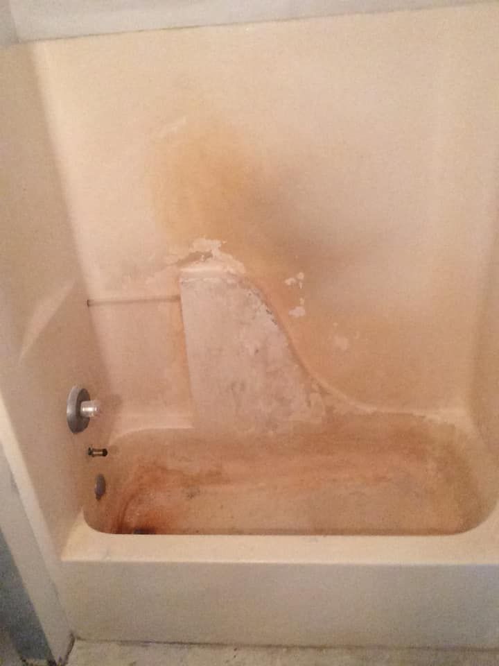 Before Dirty Tub — Mandeville, LA — Premier Refinishing