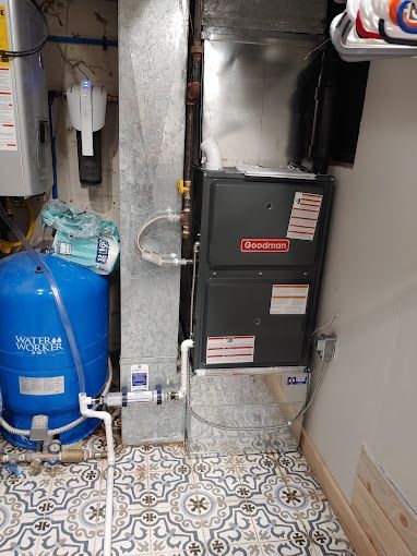 A room with a water tank and a heater.