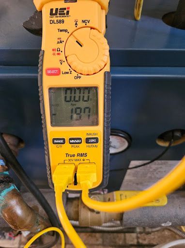 A digital multimeter shows a reading of 190