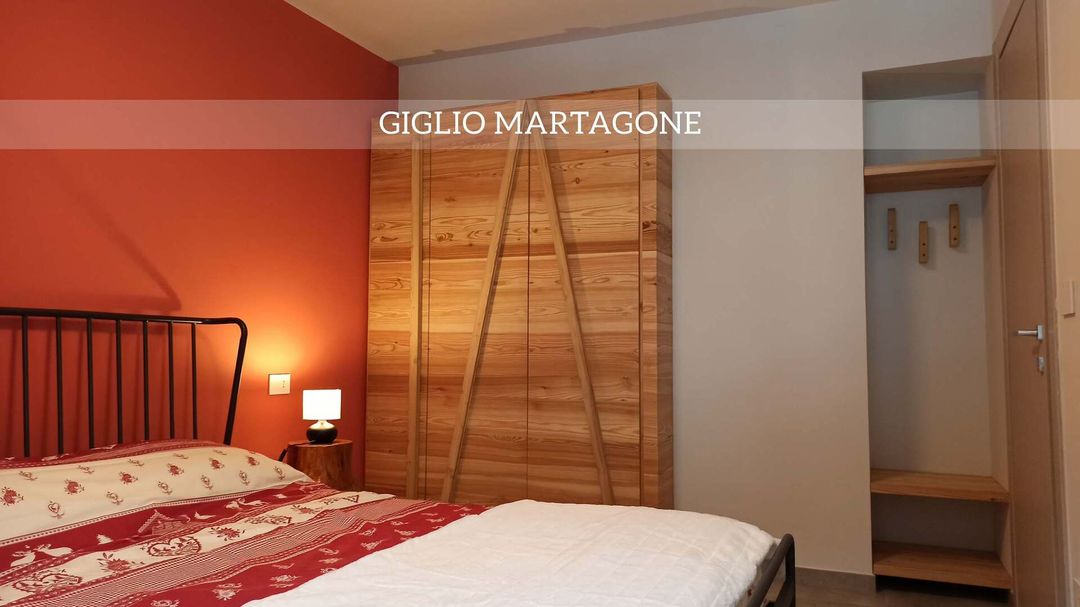 camera da letto appartamento Giglio Martagone