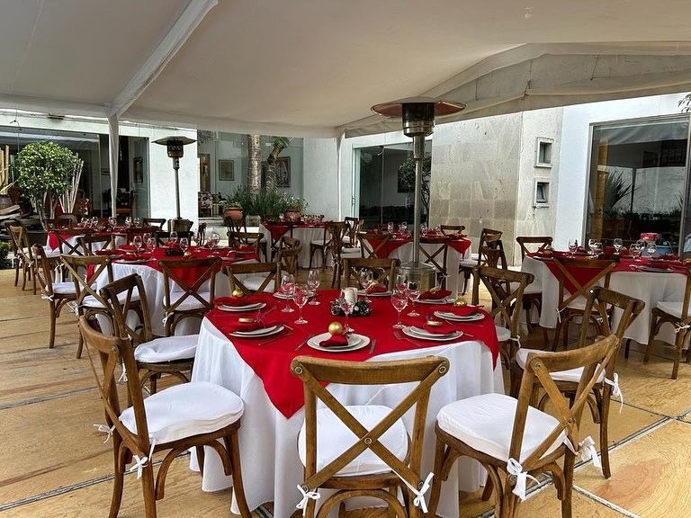 RENTA DE SILLAS Y MESAS PARA EVENTOS DOS DOS