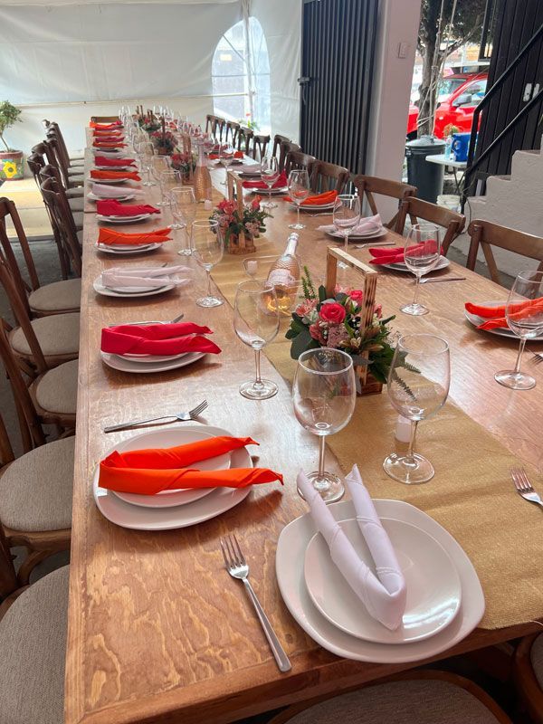 RENTA DE SILLAS Y MESAS PARA EVENTOS DOS DOS