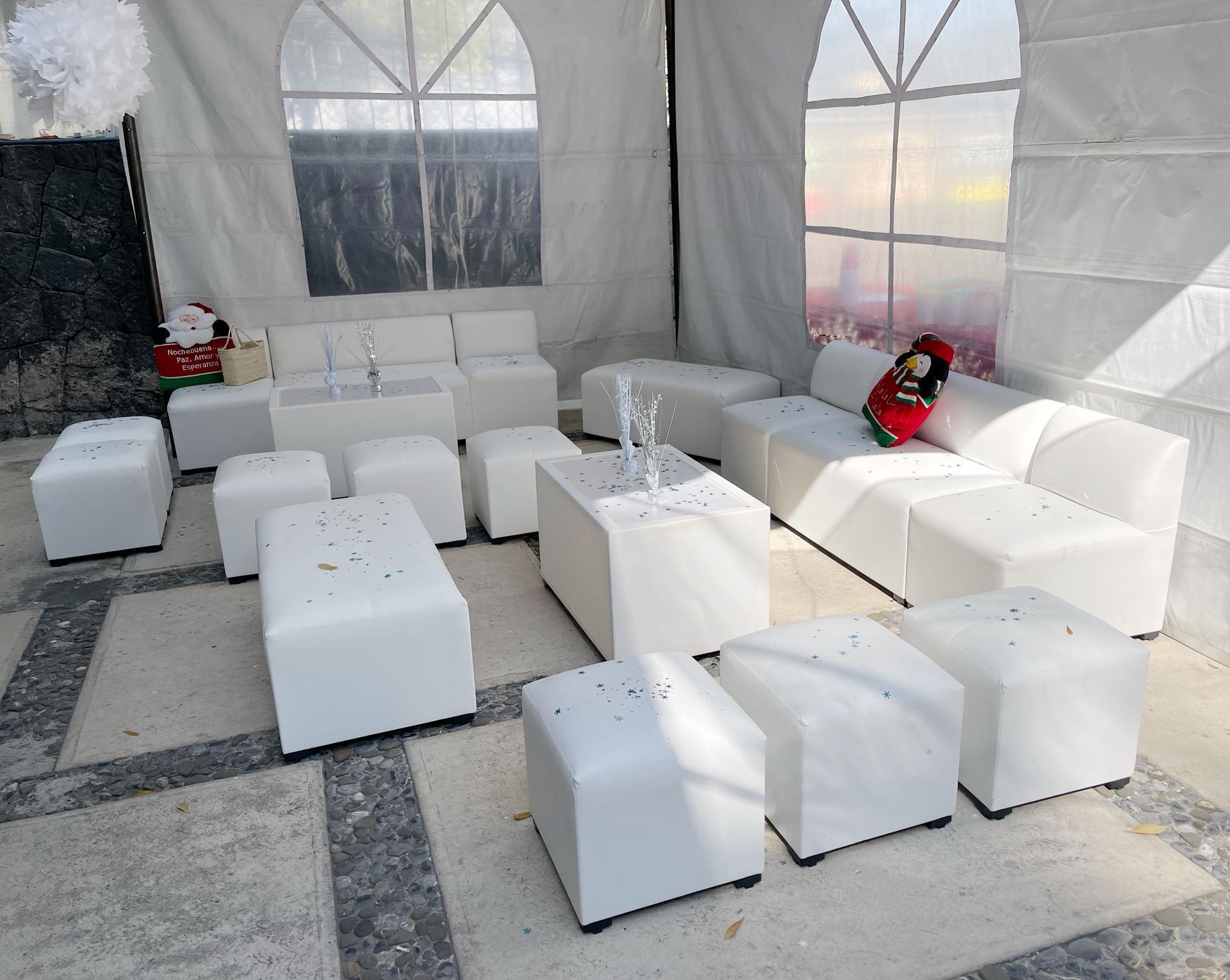 RENTA DE SILLAS Y MESAS PARA EVENTOS DOS DOS